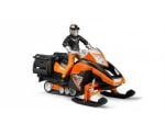 Bruder snowmobile sa vozačem i opremom