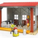 Bruder staja za krave + krava + figurica farmera