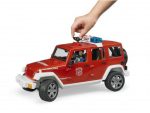 Bruder vatrogasni auto Jeep Wrangler i figurica vatrogasac - BR02528