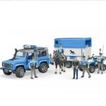 Bruder Policijsko vozilo Land Rover Defender sa Policajcem i prikolicom za konje sa 1 konjem