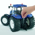 Bruder traktor New Holland T8040