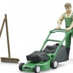 Bruder Vrtlar s kosilicom i vrtnom opremom