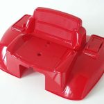 Sjedalica za Rolly Toys Junior traktore na pedale, za traktore sa crvenom sjedalicom, namijenjenih djeci od 2 do 4 godine.