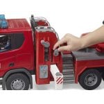 Bruder Vatrogasno vozilo Scania Super 560R s ljestvama, vodenom pumpom i modulom za svjetlo i zvuk - Slika 3