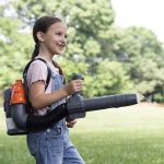 Husqvarna ruksak puhač lišća na balončiće igračka - djevojčica s puhačem lišća